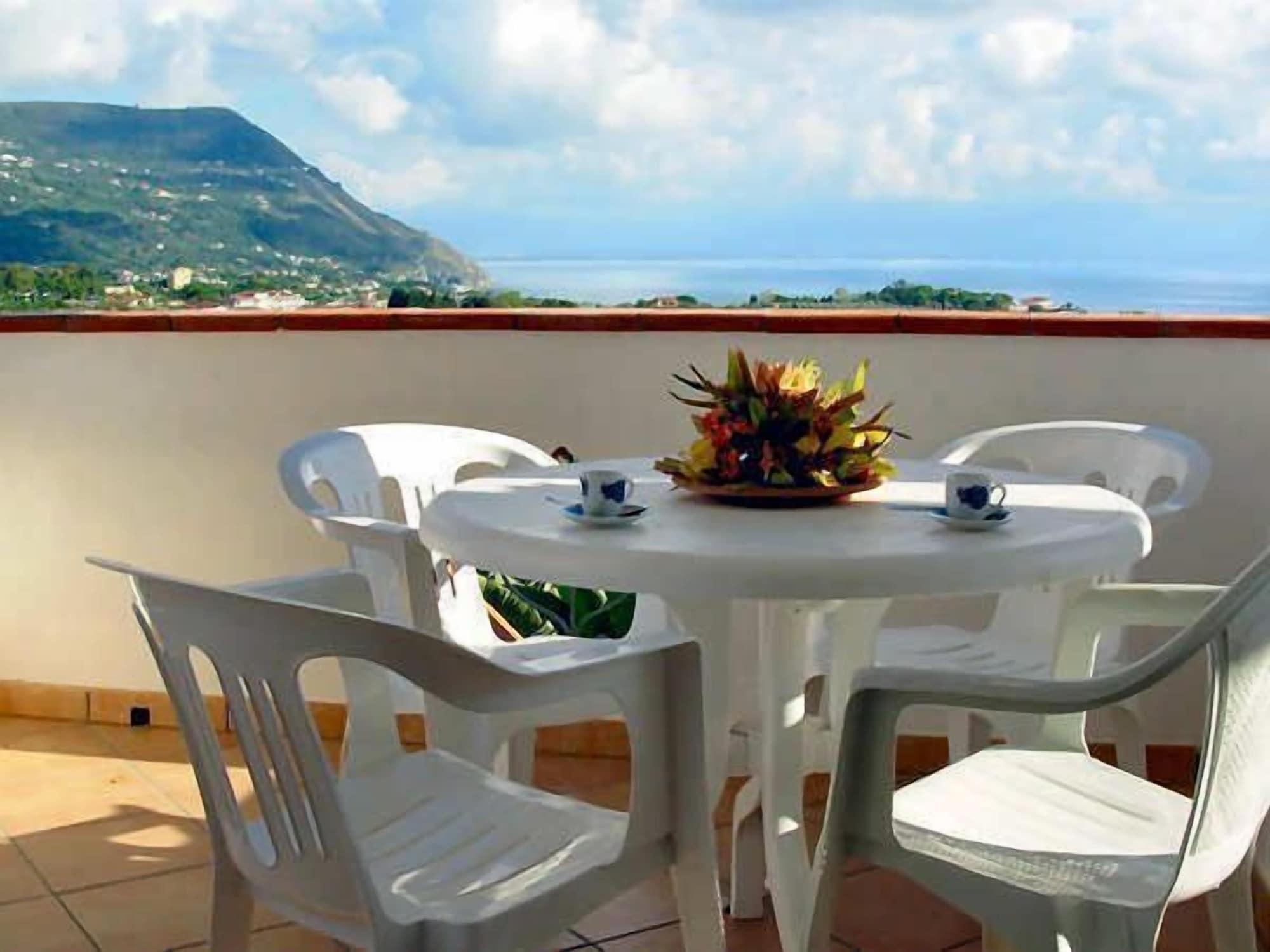 Residence Hotel La Taverna Capo Vaticano Eksteriør billede