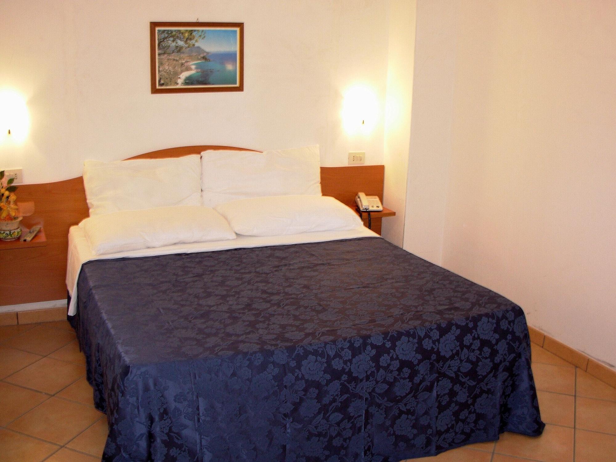 Residence Hotel La Taverna Capo Vaticano Eksteriør billede
