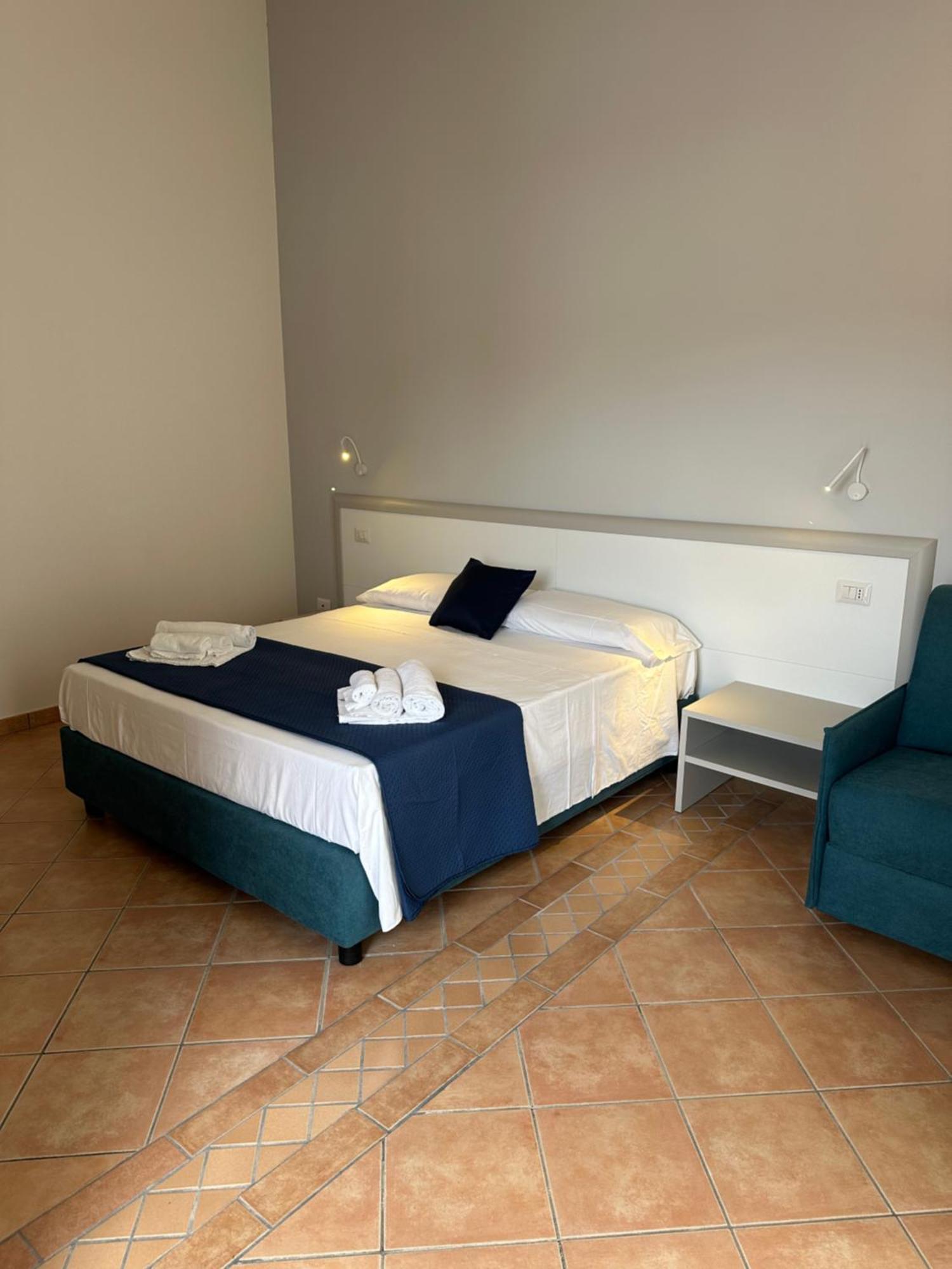 Residence Hotel La Taverna Capo Vaticano Eksteriør billede