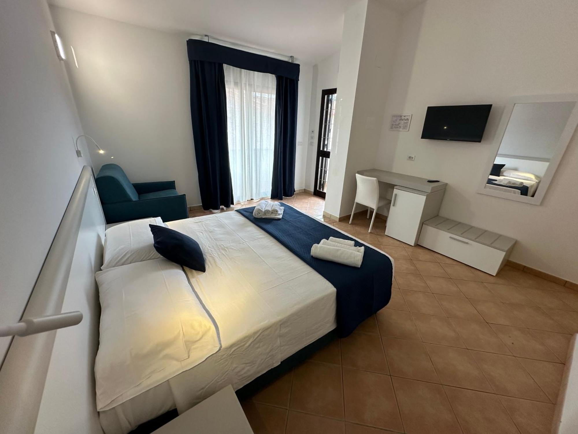 Residence Hotel La Taverna Capo Vaticano Eksteriør billede