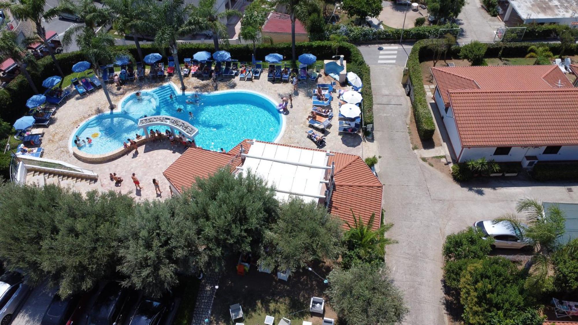 Residence Hotel La Taverna Capo Vaticano Eksteriør billede
