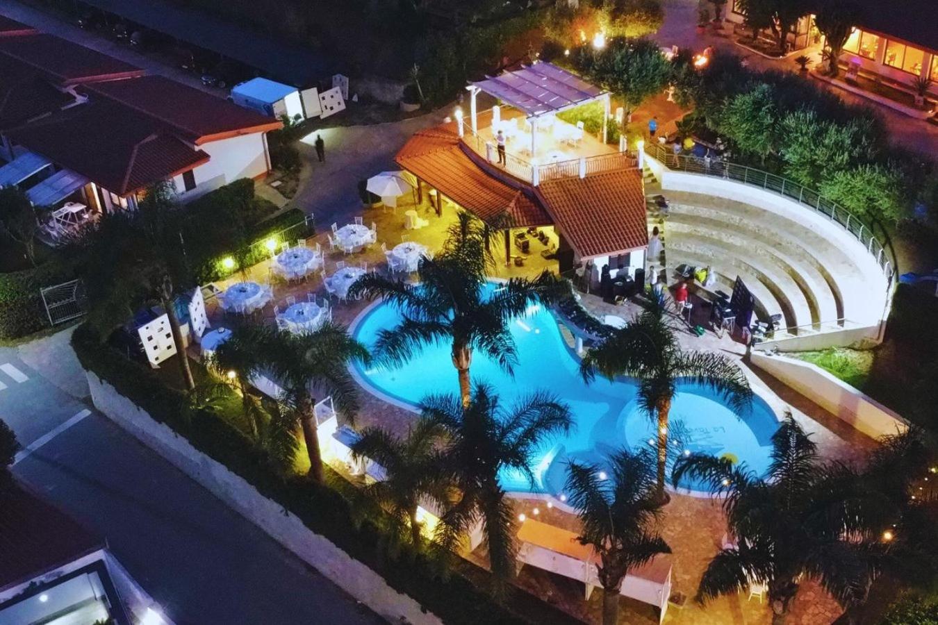 Residence Hotel La Taverna Capo Vaticano Eksteriør billede