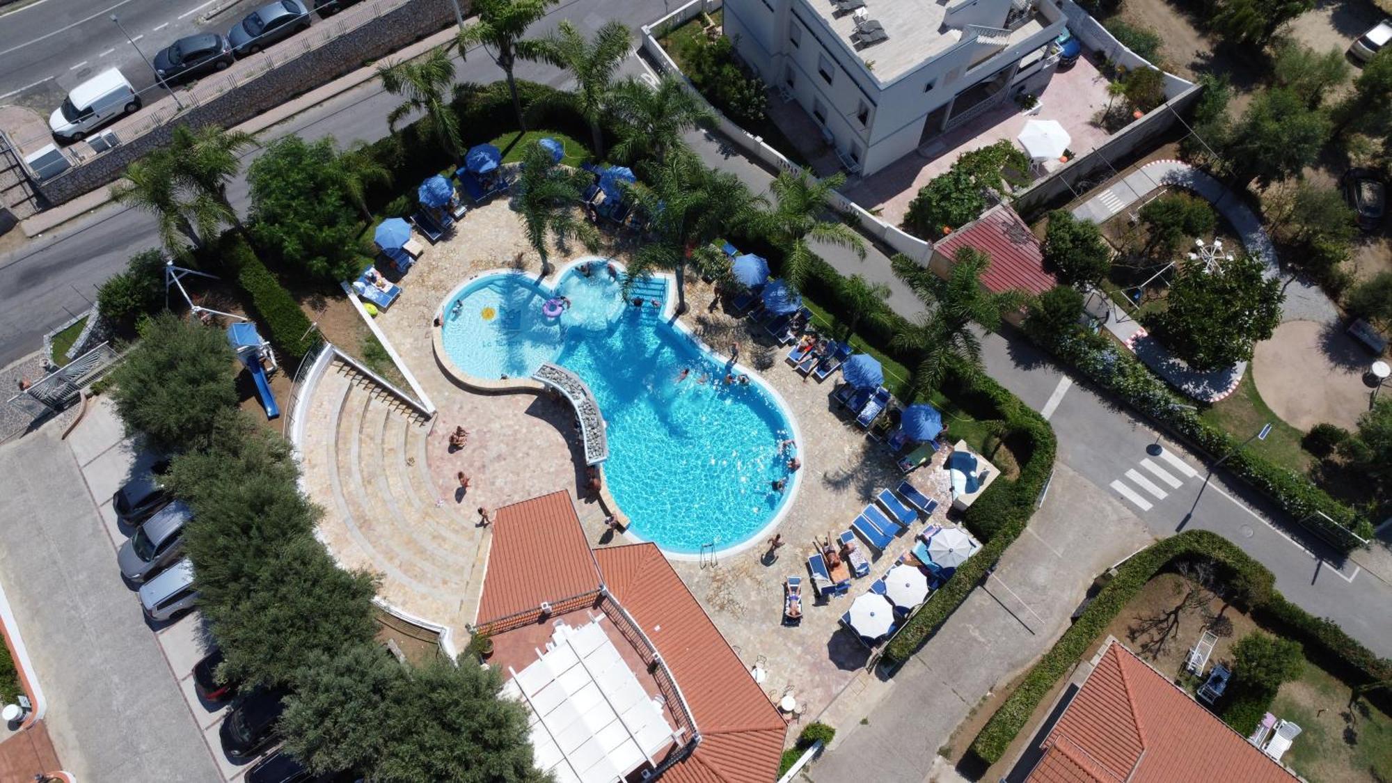 Residence Hotel La Taverna Capo Vaticano Eksteriør billede