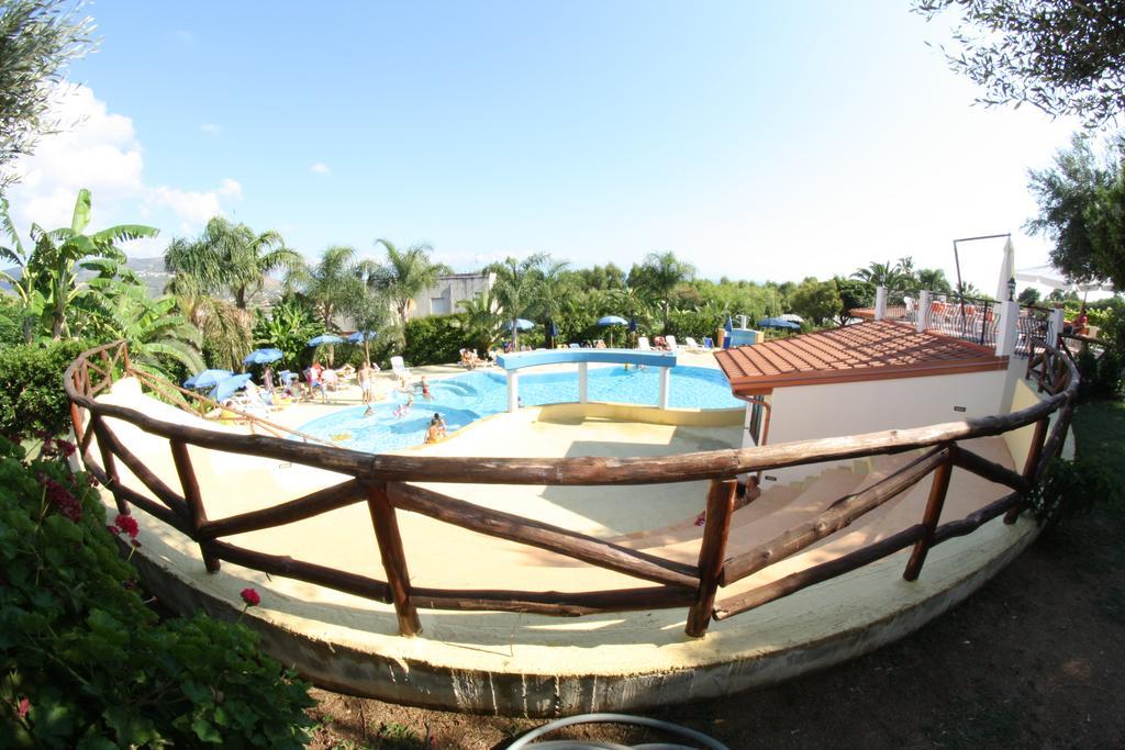 Residence Hotel La Taverna Capo Vaticano Eksteriør billede